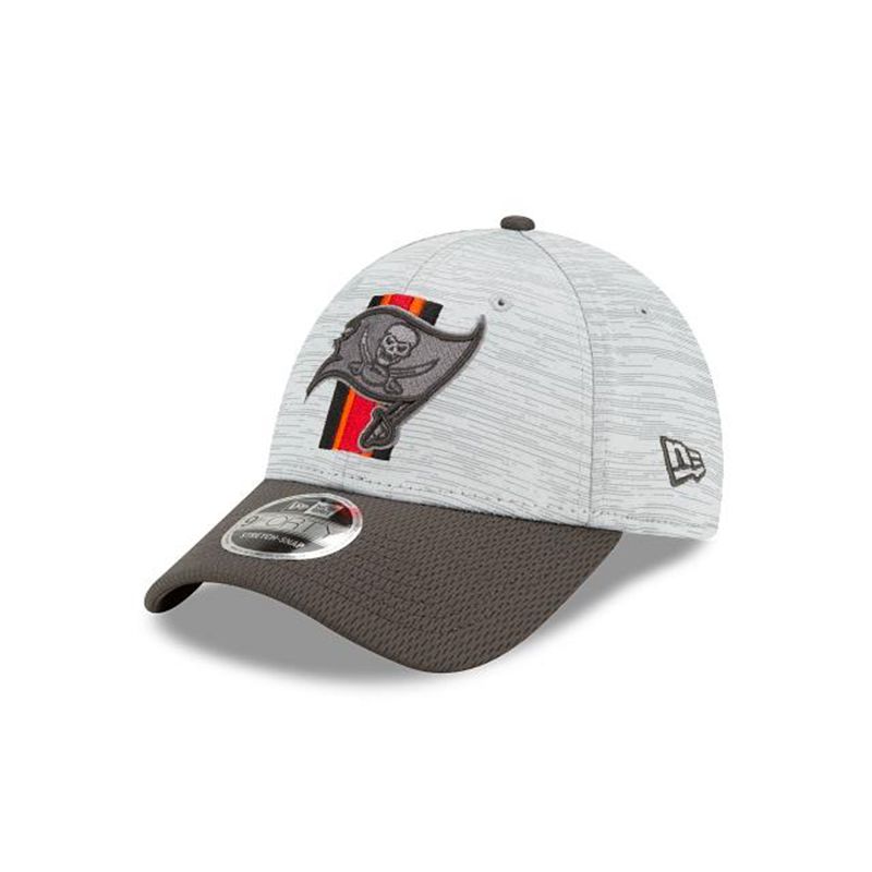 NFL Tampa Bay Buccaneers Official Training Stretch Snap 9Forty Adjustable (IIR1929) - Red New Era Caps